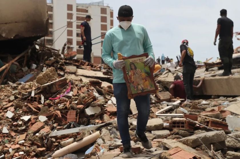 El silencio invade La Guaira en busca de vida tras los terremotos