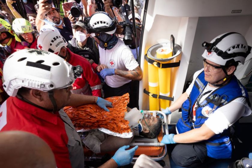Rescatan a superviviente de los terremotos en Venezuela tras ocho días bajo los escombros