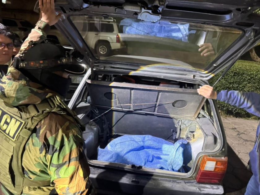 Chuquisaca: Conductor es detenido tras ser descubierto con bolsas de marihuana