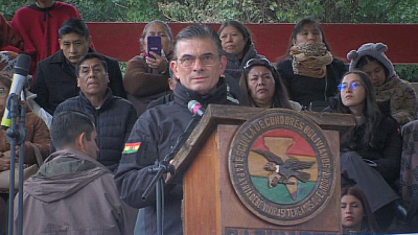 Presidente Paz reivindica el rol constitucional de las Fuerzas Armadas
