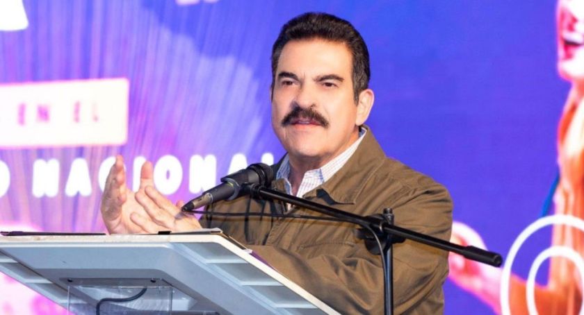 El alcalde Manfred Reyes dice que se debería nacionalizar los autos "chutos"