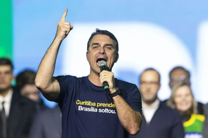 Flávio Bolsonaro propone liberar a Brasil del Mercosur
