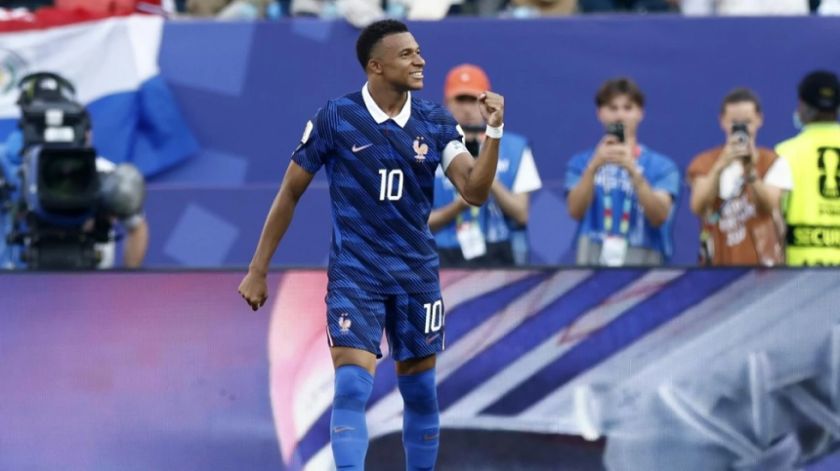 Francia rompe el muro paraguayo y avanza a cuartos de final