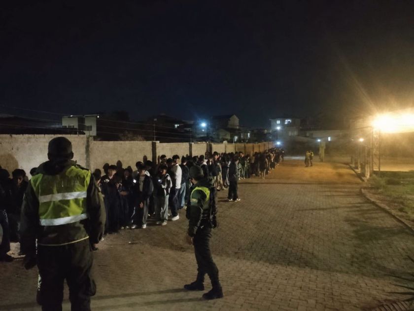 Cochabamba: Detienen fiesta clandestina con al menos 300 menores de edad