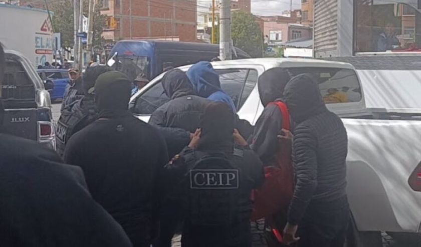 Gobierno afirma que deja en manos de la justicia  el destino del dirigente Vicente Salazar