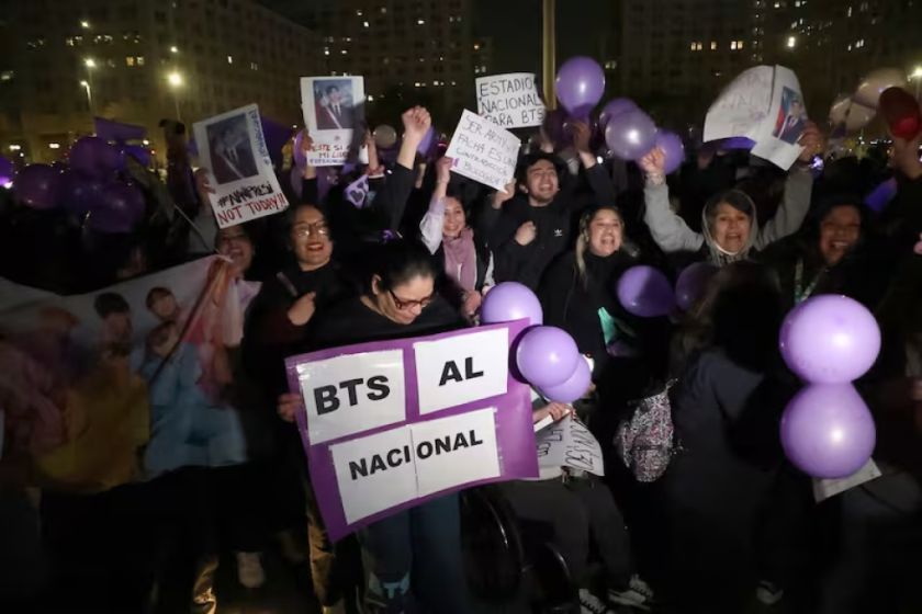 Chile: Cientos de fans protestaron en La Moneda ante cancelación de conciertos de BTS