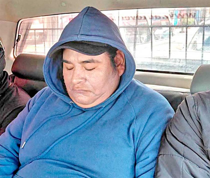 Policía aprehende a Salazar y piden ir por Evo y Argollo