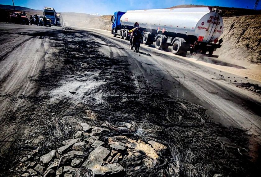 Ministerio dice que los bloqueos causaron Bs 150 millones de daño económico por destrozos a carreteras 