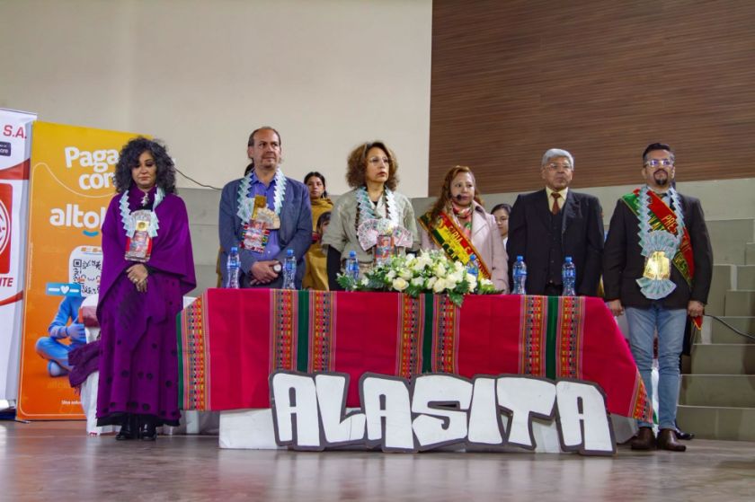 Construyen agenda nacional para proteger la feria de la Alasita