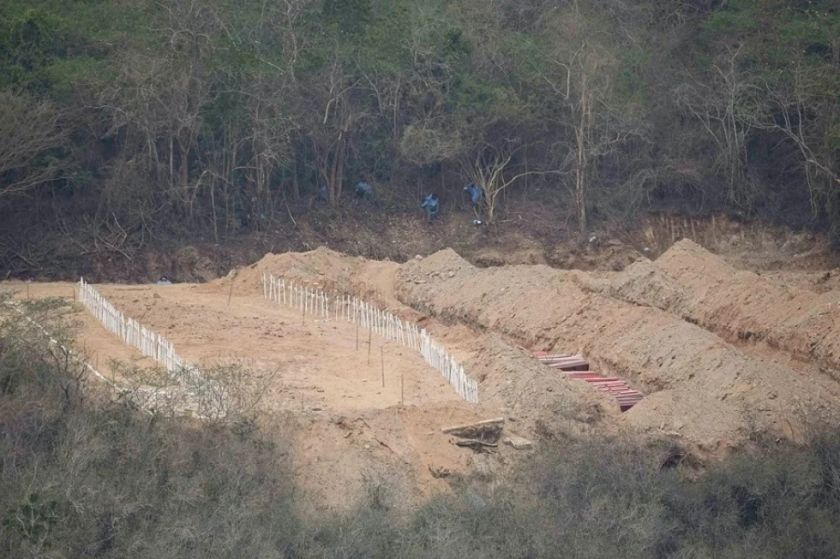 Entierran en La Guaira a centenares de víctimas sin identificar de los terremotos