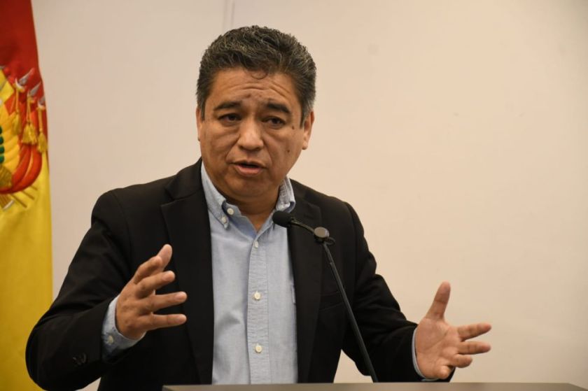 Gobierno exige investigación por viaje del gerente de BoA 