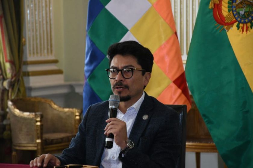 Fernando Aramayo asume interinamente el Ministerio de Defensa
