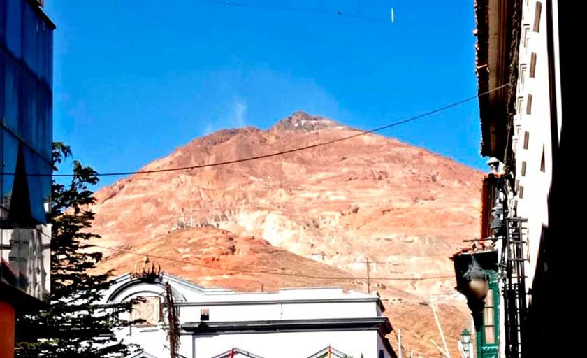 Reportan un mayor deterioro de la cumbre del Cerro Rico de Potosí