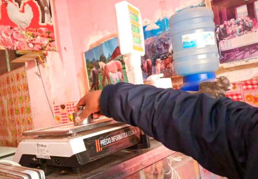 La Intendencia decomisa 11 balanzas adulteradas en el mercado Uyuni
