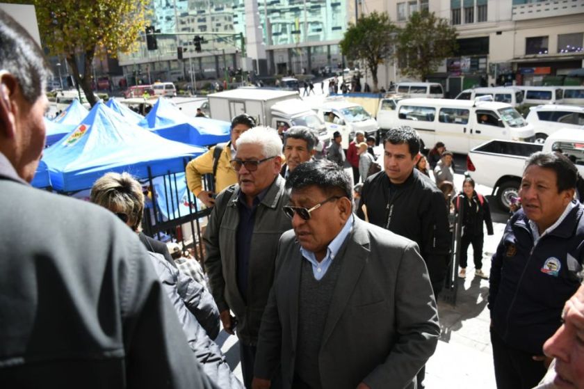 Choferes se retiran de la reunión con el Gobierno sin acuerdos sobre combustibles
