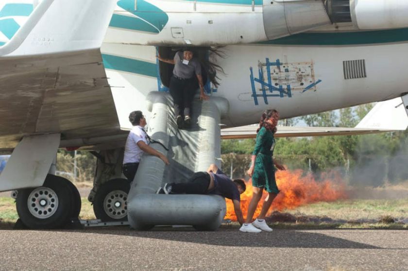 Bolivia evalúa su respuesta ante emergencias con simulacro aéreo en El Trompillo