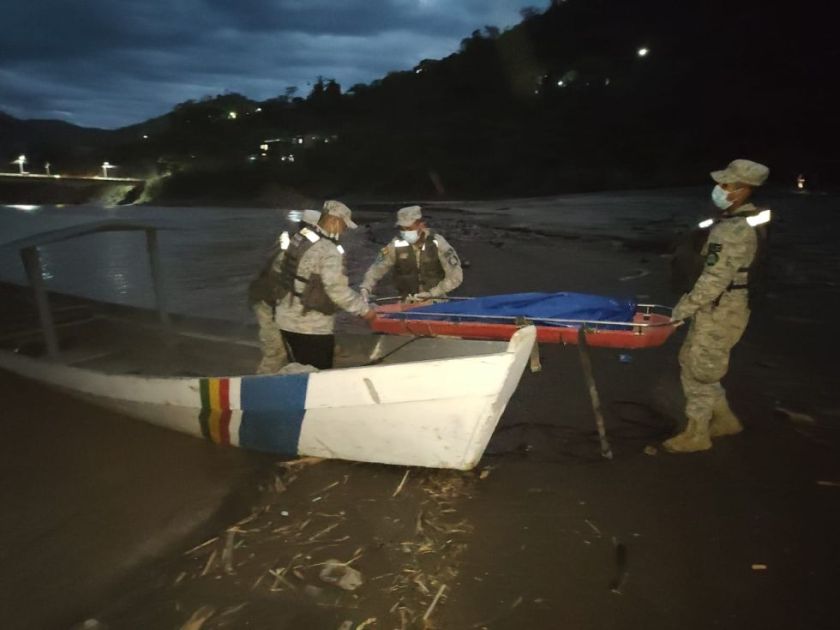 Recuperan a un hombre sin vida de un río en La Paz