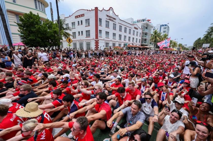 Al grito de ‘ro’, miles de noruegos toman Miami Beach antes de los cuartos de final