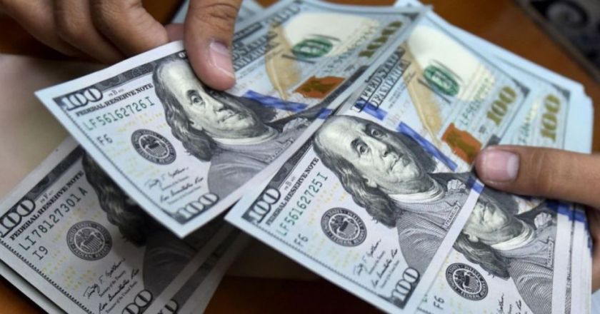 El dólar oficial sube a bs 10,70 y se acerca a un incremento de bs 1
