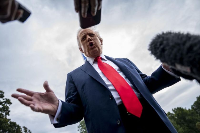 Trump pone el acelerador para restringir la permanencia legal de extranjeros en EE.UU.