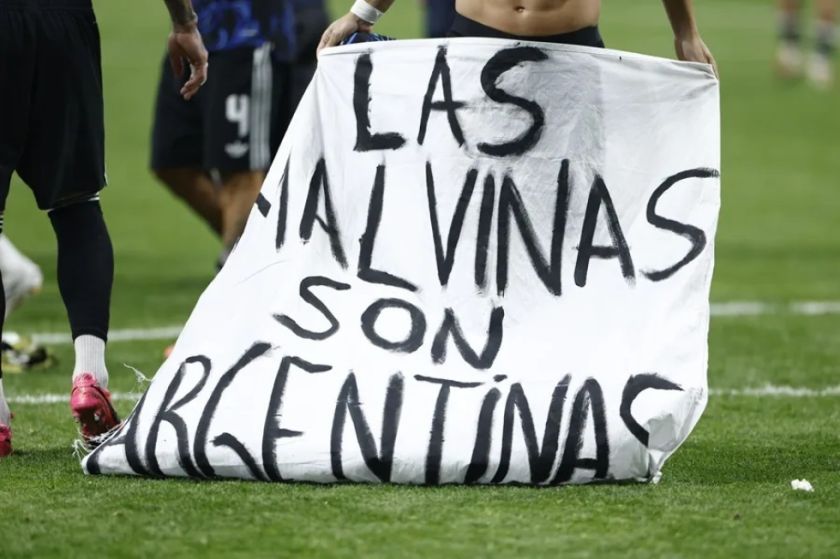 Reino Unido pide investigar la reivindicación de las Malvinas por la selección argentina