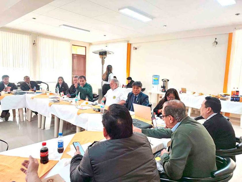 Médicos demandan cumplir con institucionalización