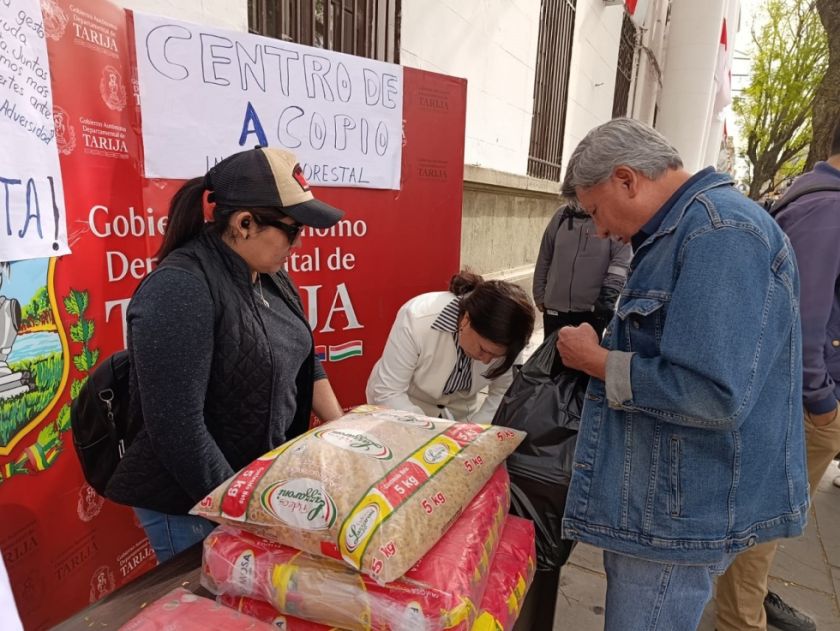 Tarija: Habilitan centro de acopio para los afectados por los incendios forestales