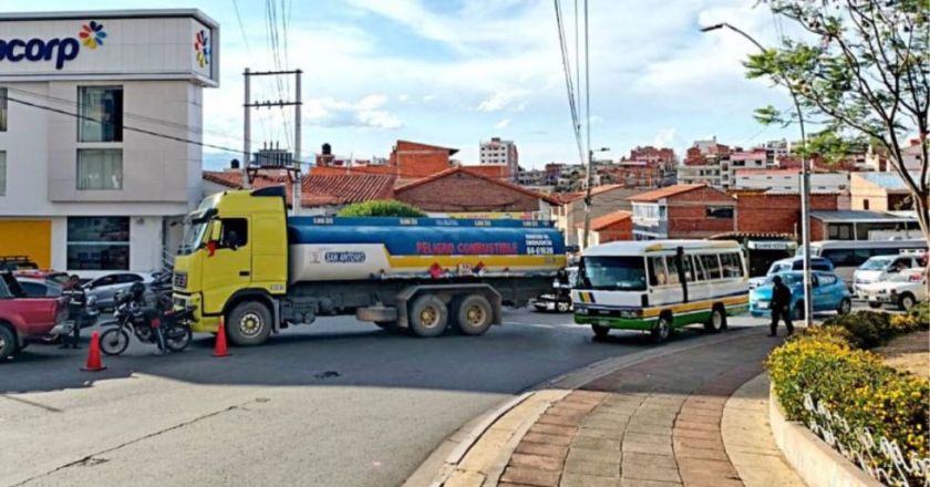Sucre: De cada 100 vehículos en surtidores, 30 son de Potosí y Cochabamba