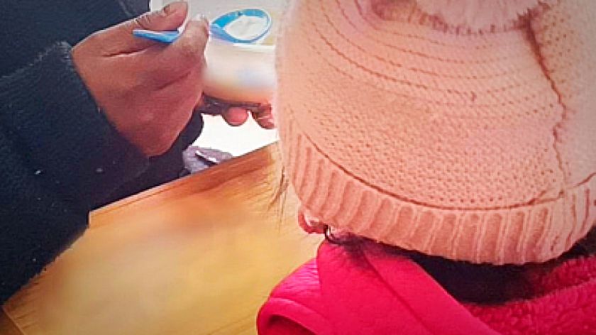 La Paz: Indagan presunta venta de una niña, su mamá fue aprehendida