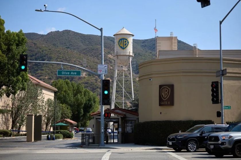 El sindicato de guionistas realiza una demanda contra la fusión de Paramount y Warner Bros.