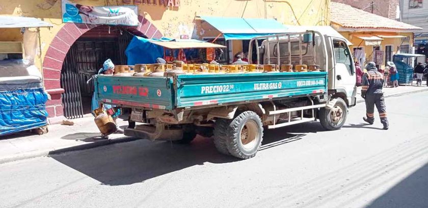 Denuncian la venta de gas en garrafa hasta en Bs 50, ANH prevé sanciones