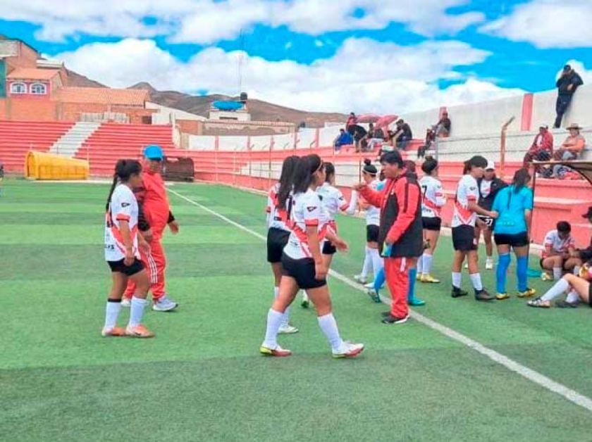 Real y Nacional Potosí miden fuerzas en el torneo femenino de fútbol