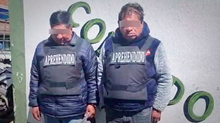 El Alto: Falsos policías con más de 25 antecedentes reciben detención domiciliaria 