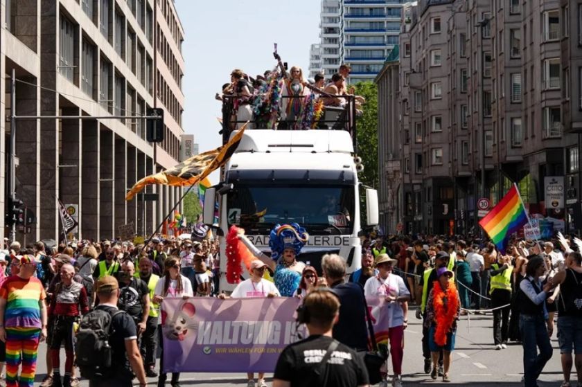 Varios heridos en Berlín por un atropello múltiple en la fiesta del Día del Orgullo LGTBI