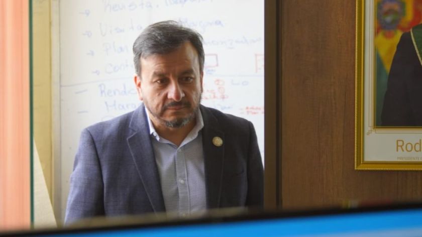  Fiscalía emite orden de aprehensión contra exministro Medinaceli