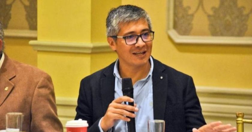 José Espinoza cuestiona el PGE vigente de Arce defendiendo los ajustes en el PGE 2026