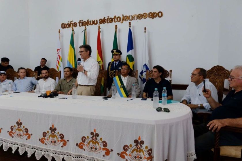 Bolivia y Brasil firman acuerdos para impulsar la integración vial 