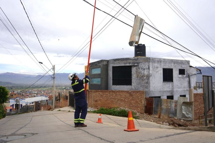 Elfec atendió más de 1.000 reclamos por los fuertes vientos en Cochabamba