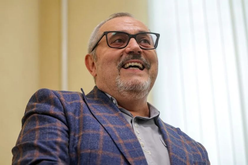 El opositor al Kremlin Borís Nadezhdin abandona Rusia y reaparece en París