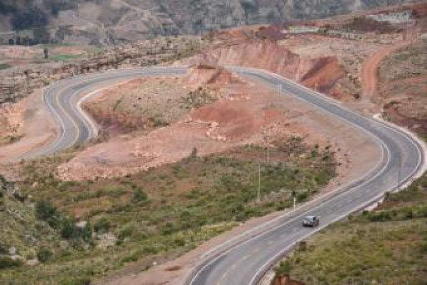 Vehículo sin placas se accidenta y su conductor pierde la vida en el norte de Potosí