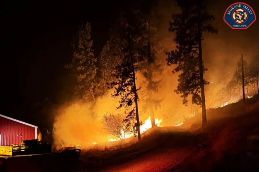 Incendios en el noroeste de EEUU dejan más de 65.000 evacuados y 700 casas arrasadas 