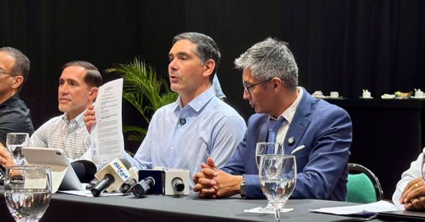 Gobierno acuerda con inmobiliarias mantener pagos de agosto