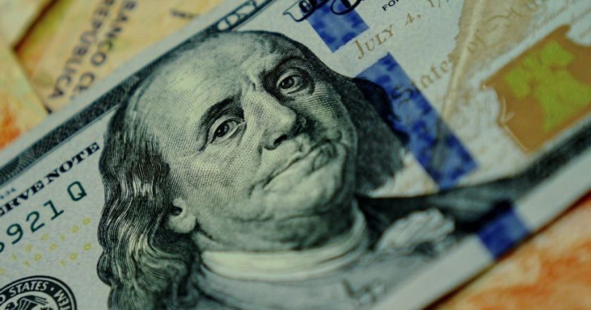 Nueva baja del dólar; se cotizará a Bs 11,86 hasta el lunes