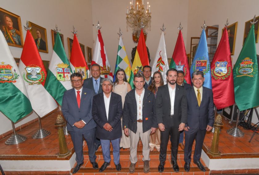 Presidente Paz se reunió con los nueve gobernadores para abordar el 50/50