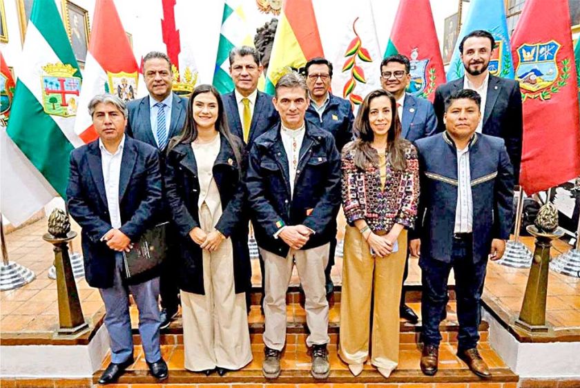 Paz y gobernadores firman acuerdo para la aplicación gradual del 50/50 