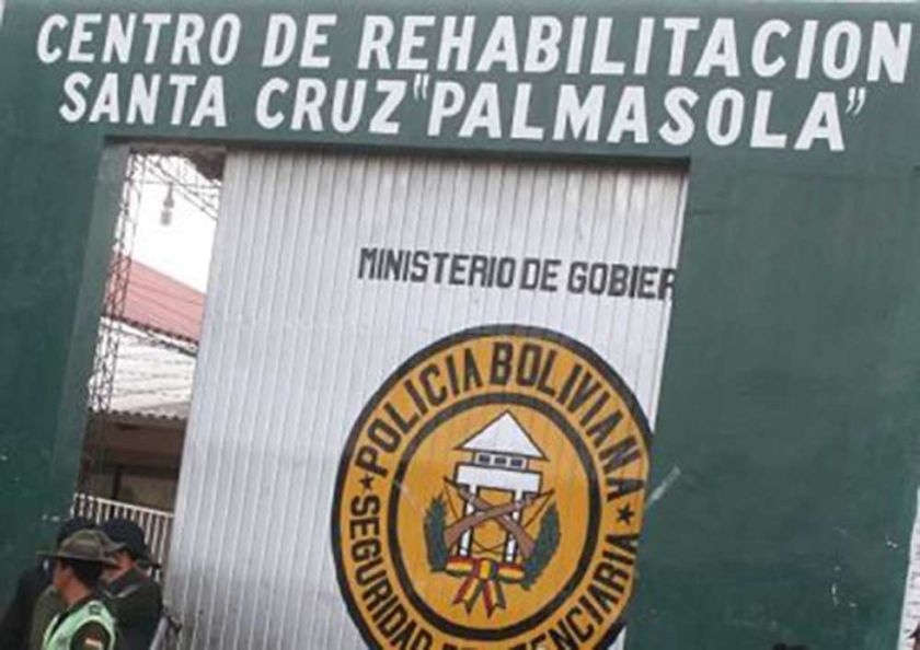 Aprehenden a tres policías por la fuga de reos del penal de Palmasola