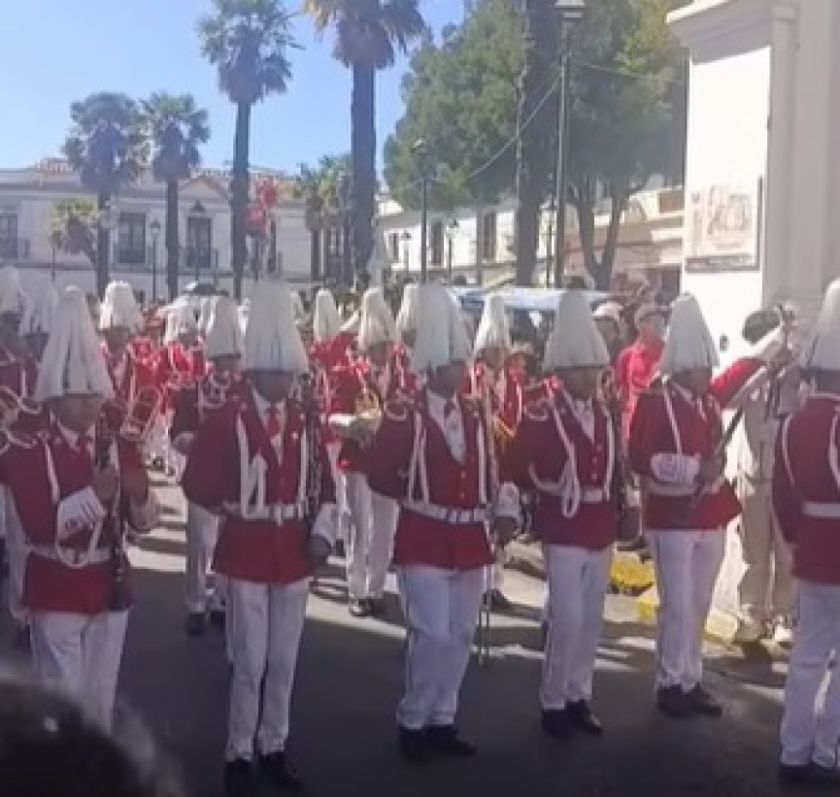 La banda del Pichincha de Potosí participó en el homenaje al Colegio Junín en Sucre