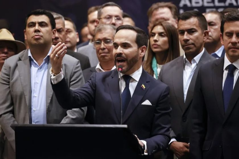 De la Espriella asume la Presidencia de Colombia sin mayorías legislativas 
