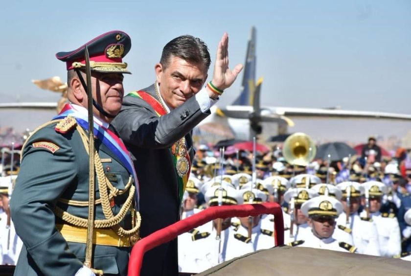 El presidente Rodrigo Paz asistió al aniversario de las Fuerzas Armadas