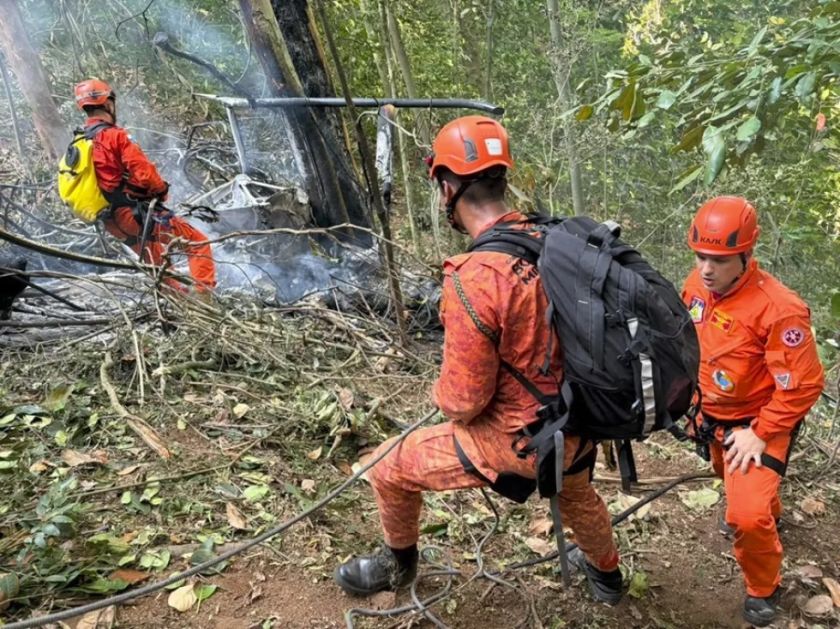 Cuatro personas fallecen tras estrellarse un helicóptero en un área boscosa de Río de Janeiro